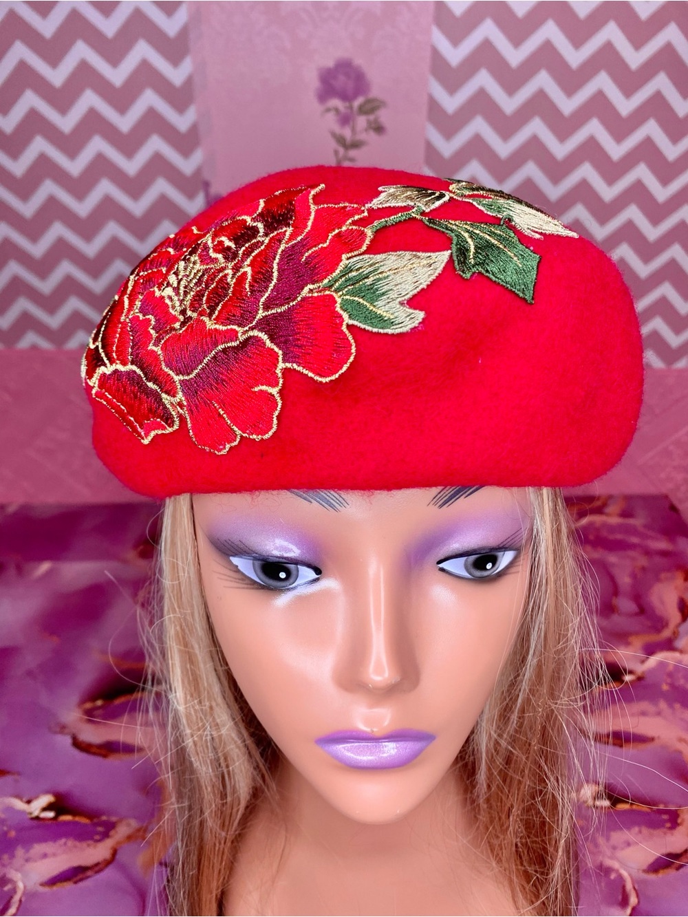 🎀🌷 Vibrant Red Rose Embroidered Floral 100% Wool Beret 🌷🎀 NWT